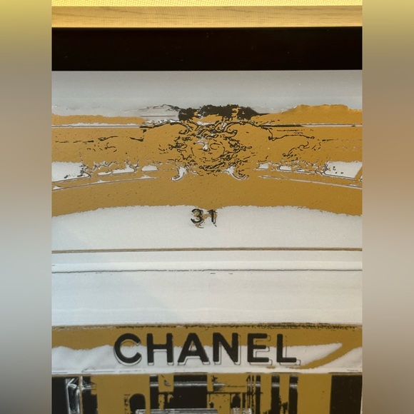 Beautiful Oliver Gal 31 Rue Cambon Framed 11” x 14” Framed Floating Art - Picture 5 of 16